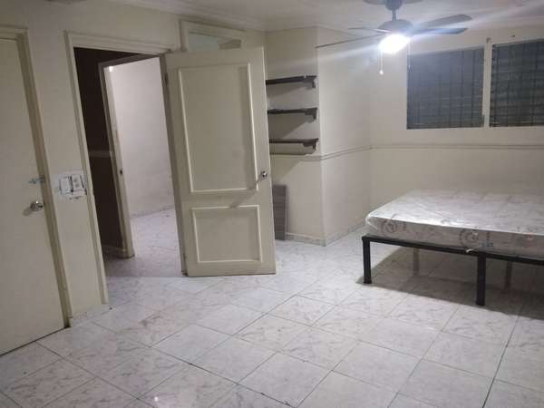 SE ALQUILA CUARTO EN LAS ACACIAS