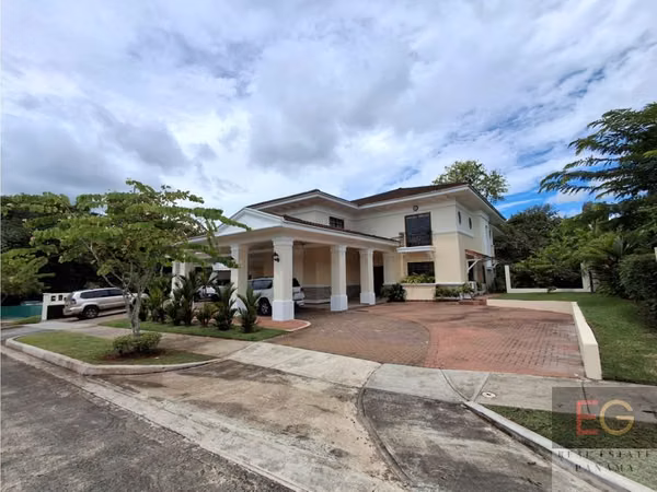 Sale of beautiful and exclusive house in Ancon