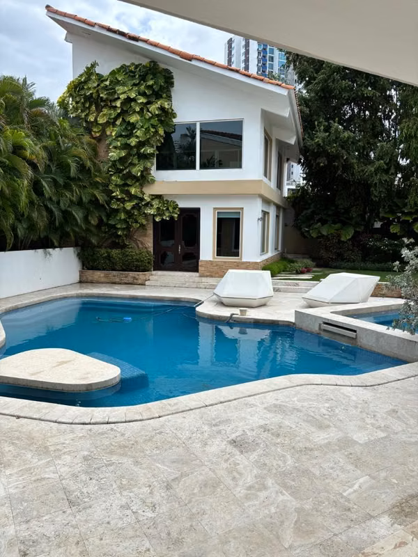 *Se Vende* Hermosa Casa en Altos del Golf