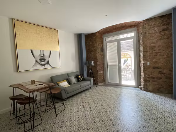 FOR SALE – AIRBNB READY APARTMENT IN CASCO ANTIGUO