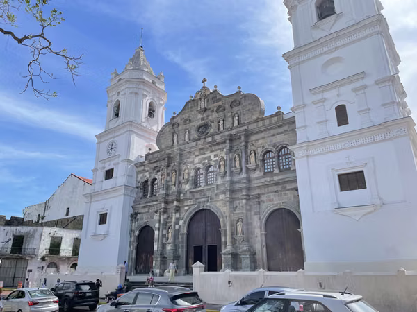 FOR SALE – AIRBNB READY APARTMENT IN CASCO ANTIGUO
