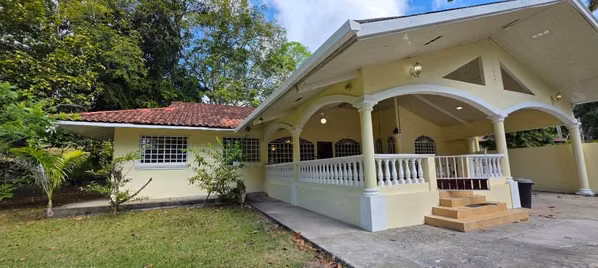 Alquilo casa con 2500m2 de terreno RESIDENCIAL HOWARD PANAMA PACIFICO