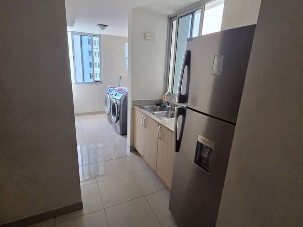 Se Alquila Apartamento en PH Rokas Condado del Rey