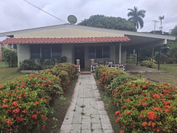 House for Sale in Aguadulce, Land of 1252 m ².