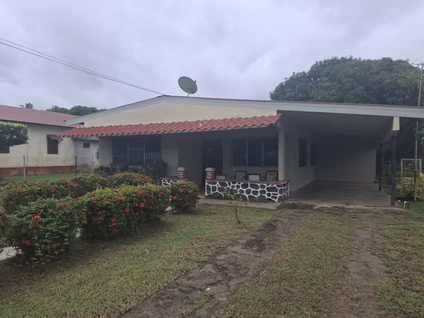 House for Sale in Aguadulce, Land of 1252 m ².