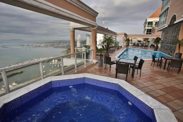 I sell Villa del Mar. Two rooms. View of the city and balcony