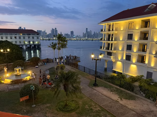 ALQUILER DE APARTAMENTO VISTA AL MAR EN CASCO ANTIGUO AQ
