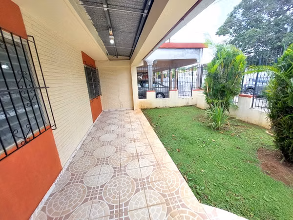 House for Sale San Antonio- Domingo Díaz Ave.- 321 Sq.mts ID 26271