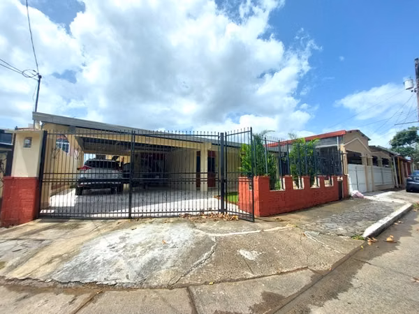 House for Sale San Antonio- Domingo Díaz Ave.- 321 Sq.mts ID 26271