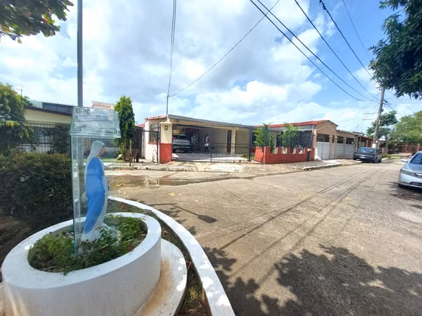 House for Sale San Antonio- Domingo Díaz Ave.- 321 Sq.mts ID 26271