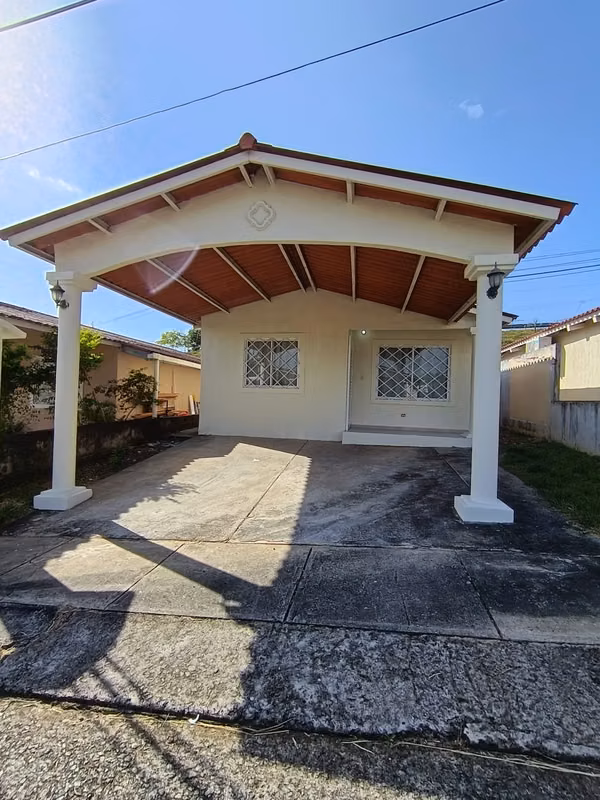 HOUSE FOR RENT IN LA CHORRERA, 120M2, 3 BEDROOMS, GATED COMMUNITY.