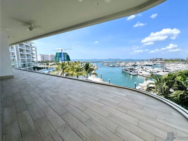 PENTHOUSE EN OCEAN REEF ISLAND PH WATERFRONT CON LINEA BLANCA