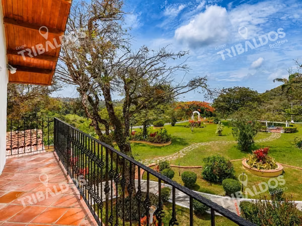 Venta de 1.8 Hectáreas con Ríos y senderos vía al Valle de Antón
