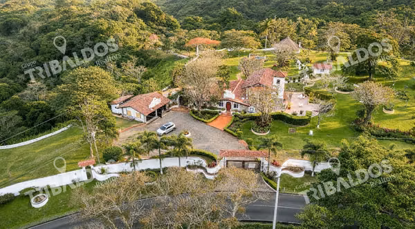 Venta de 1.8 Hectáreas con Ríos y senderos vía al Valle de Antón