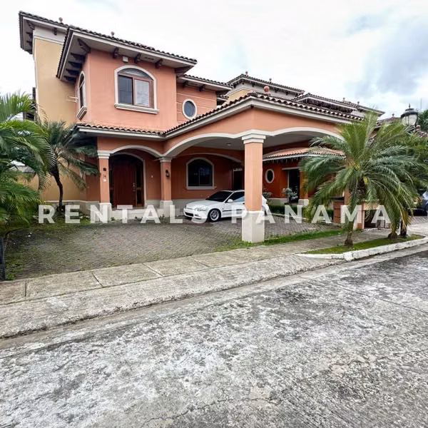 Two-storey house for sale in Costa Sur, El Doral