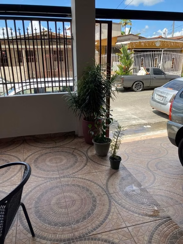 Se vende CASA en Parque Real