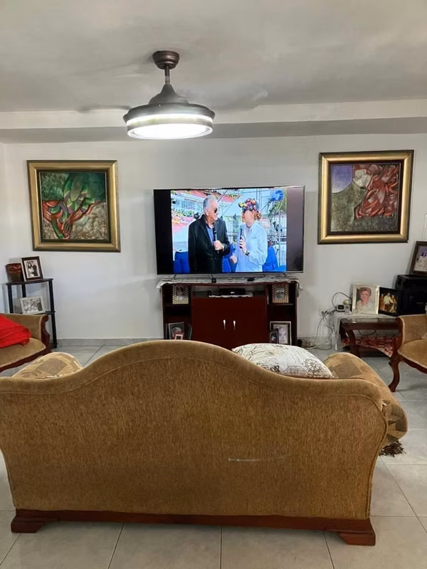 Se vende CASA en Parque Real