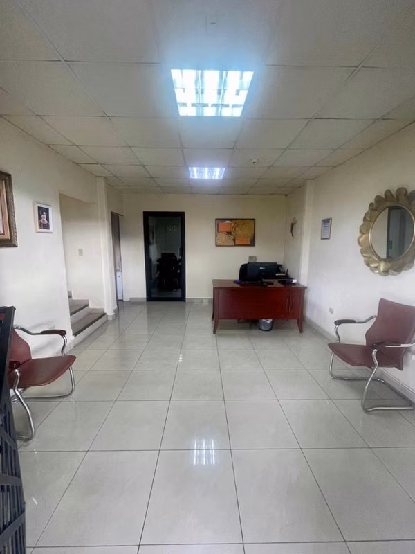 ELEGANTE OFICINA EN AVE OBALDIA, DAVID
