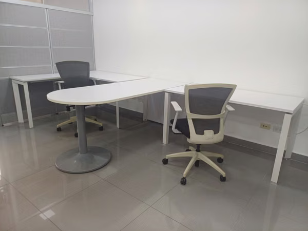 VENDO OFICINA AMOBLADA EN COSTA DEL ESTE  TORRE ASEGURADORA ANCON