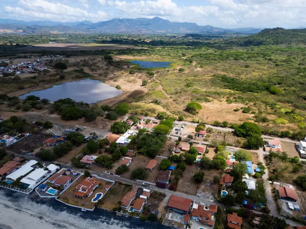 Modern Beach House with Pool for Sale in Playa Malibu Panama | 800 m² Lot