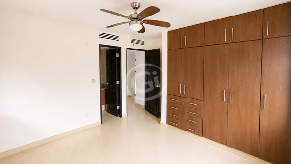 Sale Apartment Embassy Club. Banking Remat $2,400 / m2 Negotiable