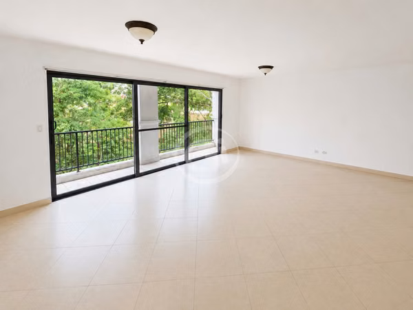 Sale Apartment Embassy Club. Banking Remat $2,400 / m2 Negotiable