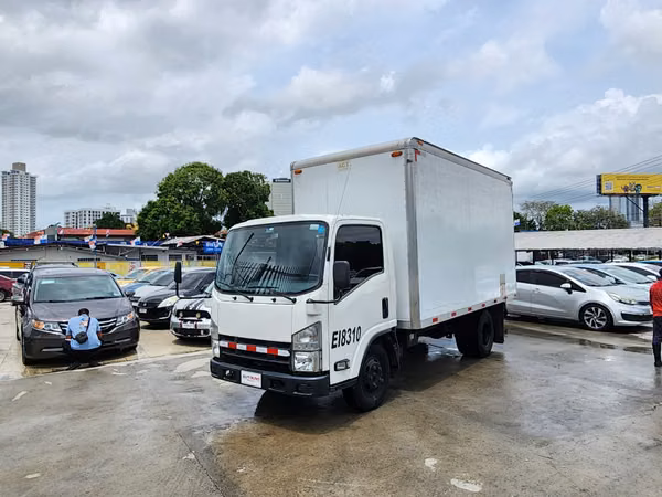 ISUZU QMR 2023