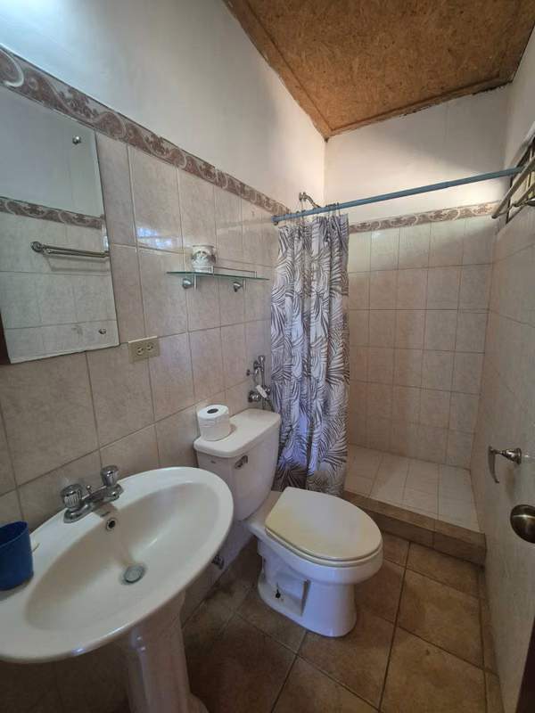 VENDO Playa Corona steps from the sea, House a 4R3B floor and beautiful trees.