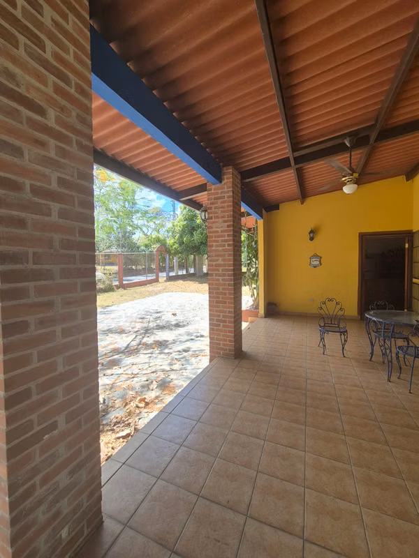 VENDO Playa Corona steps from the sea, House a 4R3B floor and beautiful trees.