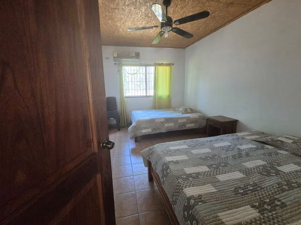 VENDO Playa Corona steps from the sea, House a 4R3B floor and beautiful trees.
