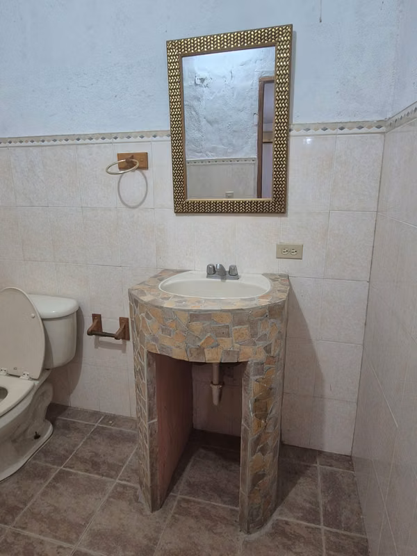 VENDO Playa Corona steps from the sea, House a 4R3B floor and beautiful trees.