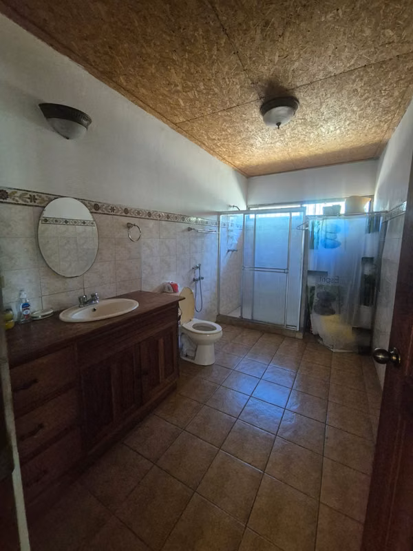 VENDO Playa Corona steps from the sea, House a 4R3B floor and beautiful trees.