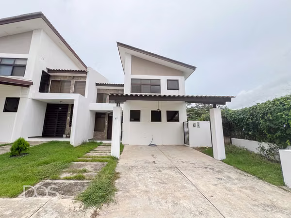CORNER HOUSE WITH PRIVATE YARD FOR SALE IN COSTA VERDE, P.H. PUERTO MADERO