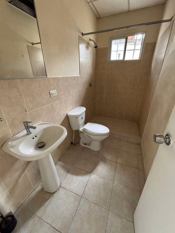 SE VENDE CASA DE 210 M2 EN HACIENDA SANTA FE TOCUMEN (CAMRO)