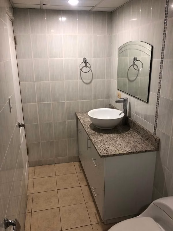 SE VENDE CASA DE 4 REC EN LAS ACACIAS CALLE PRINCIPAL NEGOCIABLE (CAMRO)