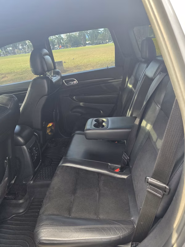 "Jeep Grand Cherokee 2015: Lujo, Potencia y Confort Familiar en Excelente Estado"