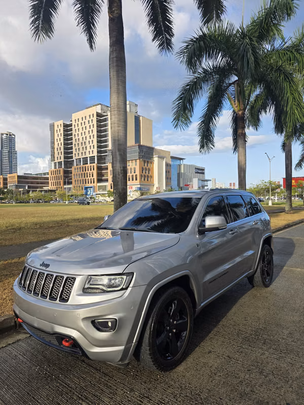 "Jeep Grand Cherokee 2015: Lujo, Potencia y Confort Familiar en Excelente Estado"
