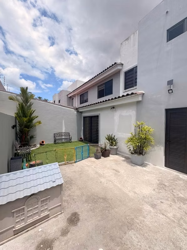 Duplex House with Patio for Sale House in Paseo del Norte in Adventure