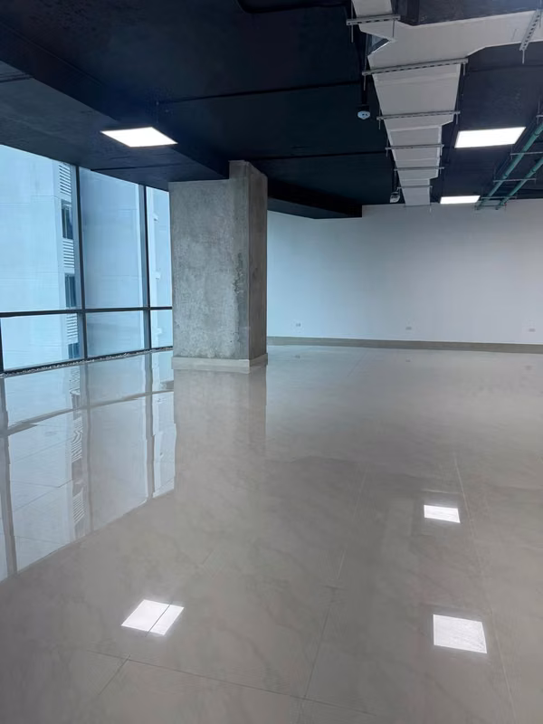 Sale of large office Costa del Este