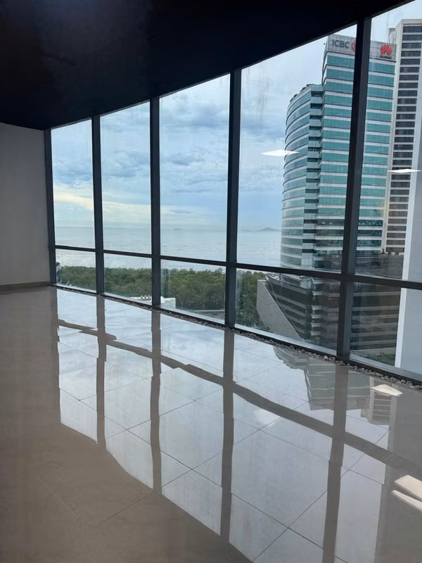 Sale of large office Costa del Este