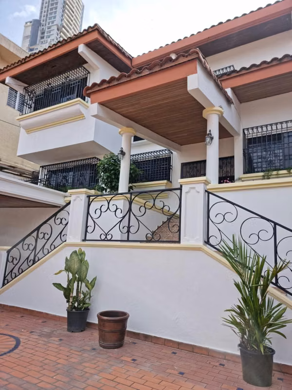 2-level single-family house in DOS MARES