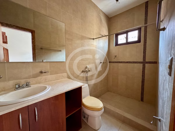 Venta Casa esquina El Doral – Remate Bancario