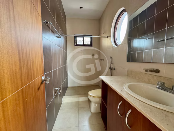 Venta Casa esquina El Doral – Remate Bancario