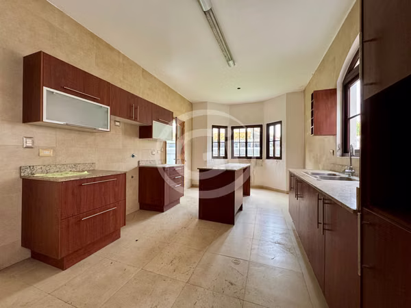 Venta Casa esquina El Doral – Remate Bancario
