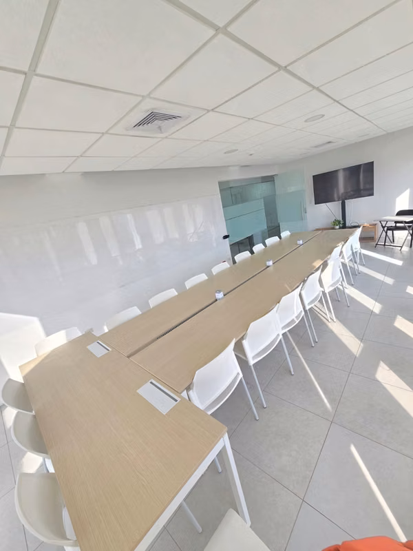 ALQUILER DE  OFICINAS PRIVADAS - COWORKING