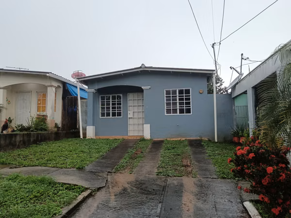 Casa Urb Los Flamingos 2r, 1b $250 x mes