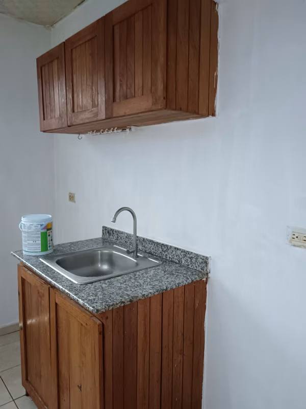 Casa Urb Los Flamingos 2r, 1b $250 x mes