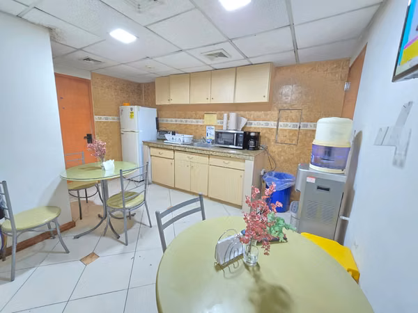 Executive Offices with Integrated Services