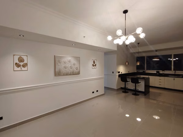 Modern and fully furnished apartment in a prime central location.