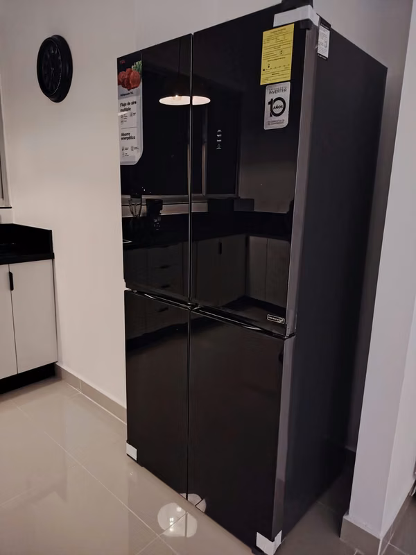 Modern and fully furnished apartment in a prime central location.